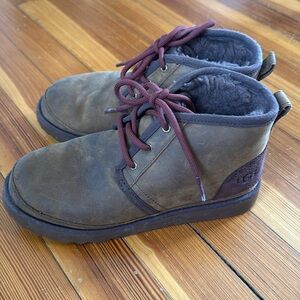 Boys uggs size 4 great condition